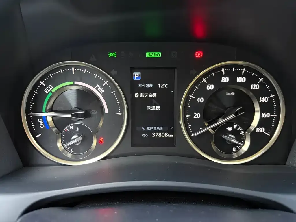 Toyota Alphard — фото 4