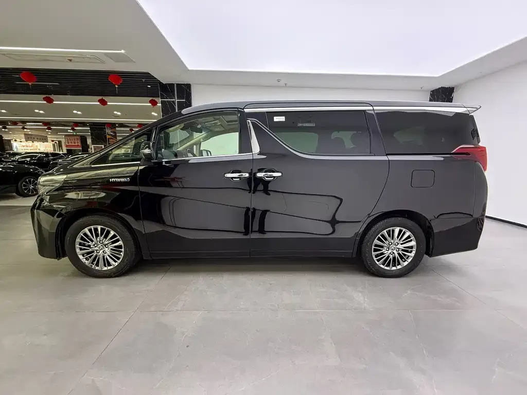 Toyota Alphard — фото 6
