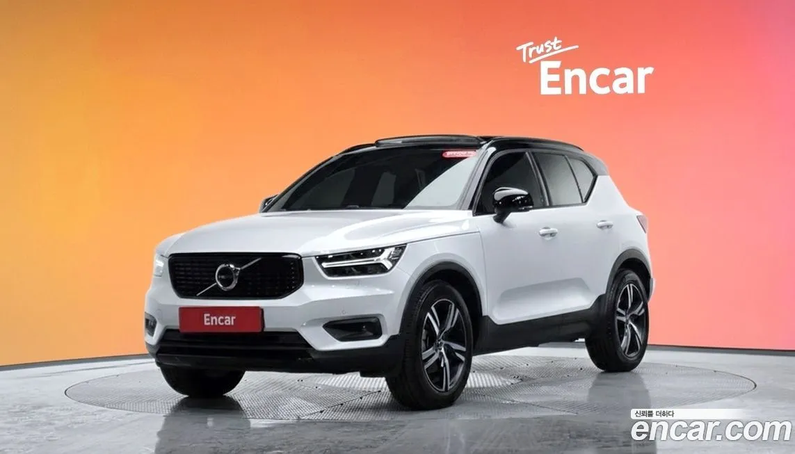 Volvo XC40 — фото 1
