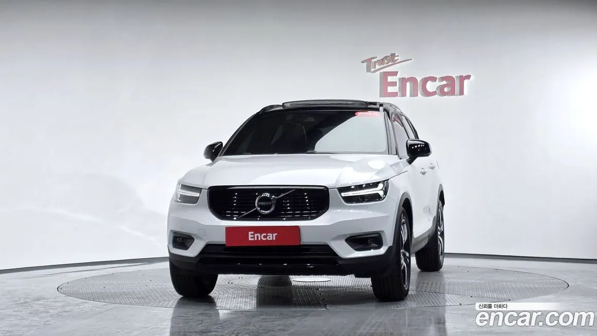 Volvo XC40 — фото 3