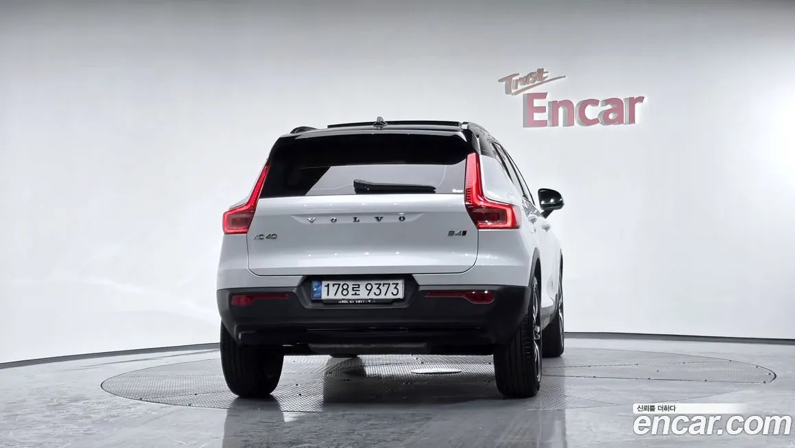 Volvo XC40 — фото 2