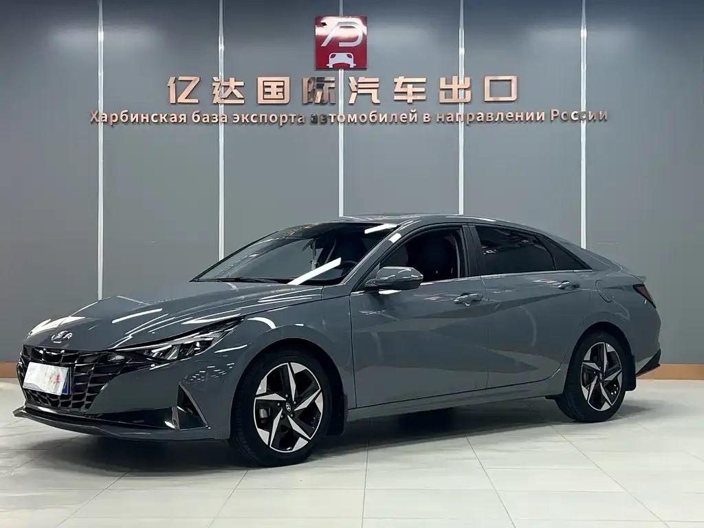 Hyundai Elantra — фото 1