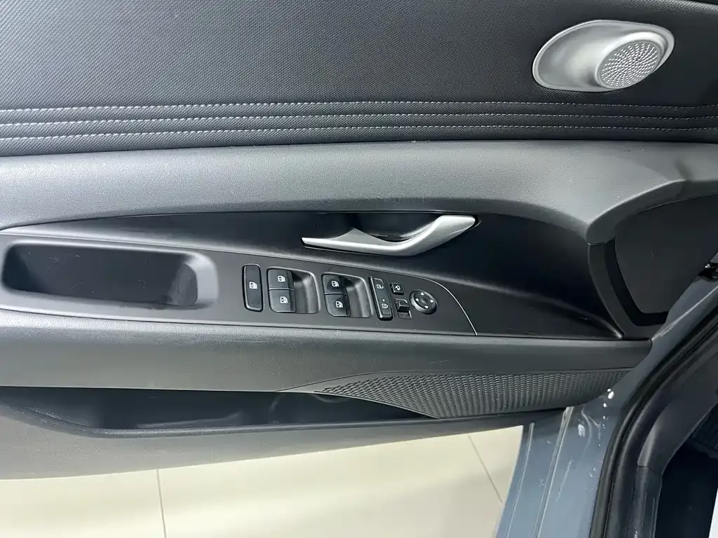 Hyundai Elantra — фото 7