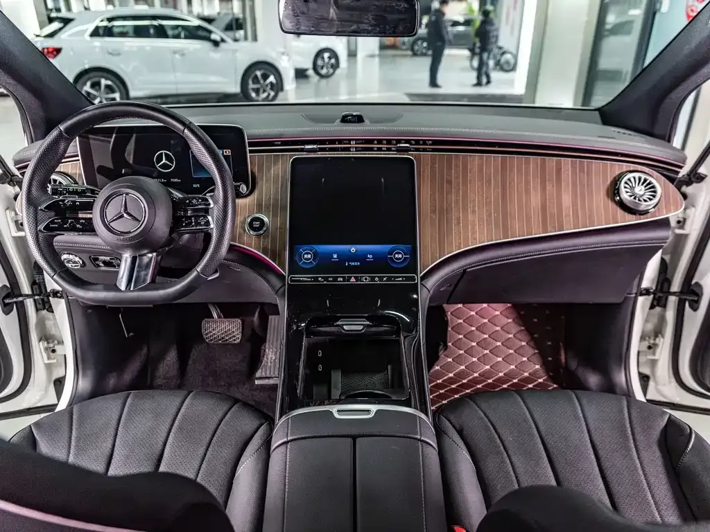 Mercedes-Benz EQE SUV — фото 5