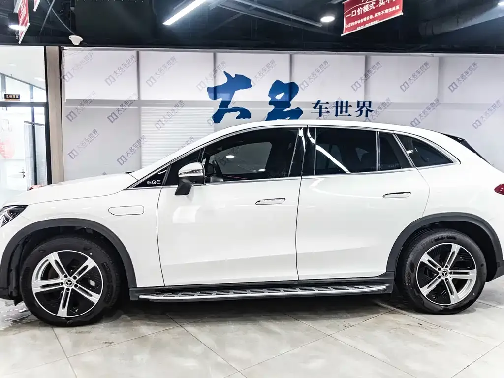 Mercedes-Benz EQE SUV — фото 8