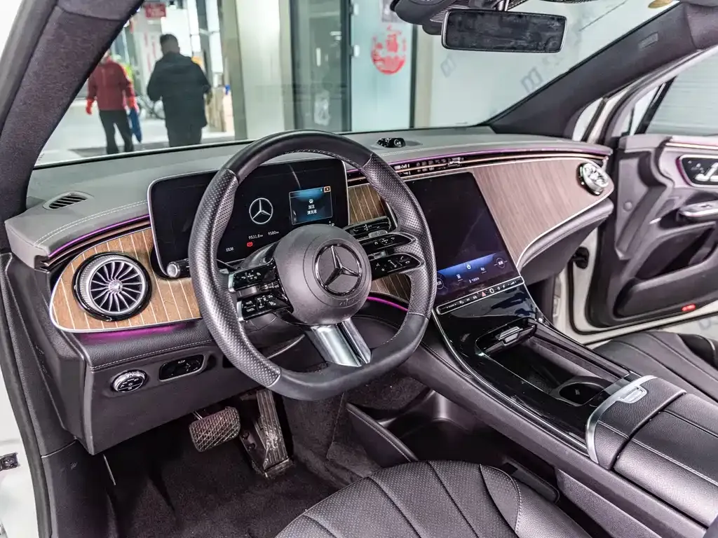 Mercedes-Benz EQE SUV — фото 6