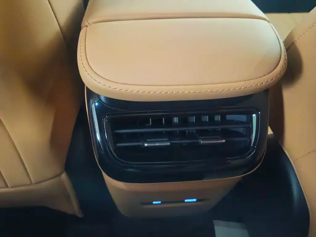 Geely Galaxy L7 — фото 7