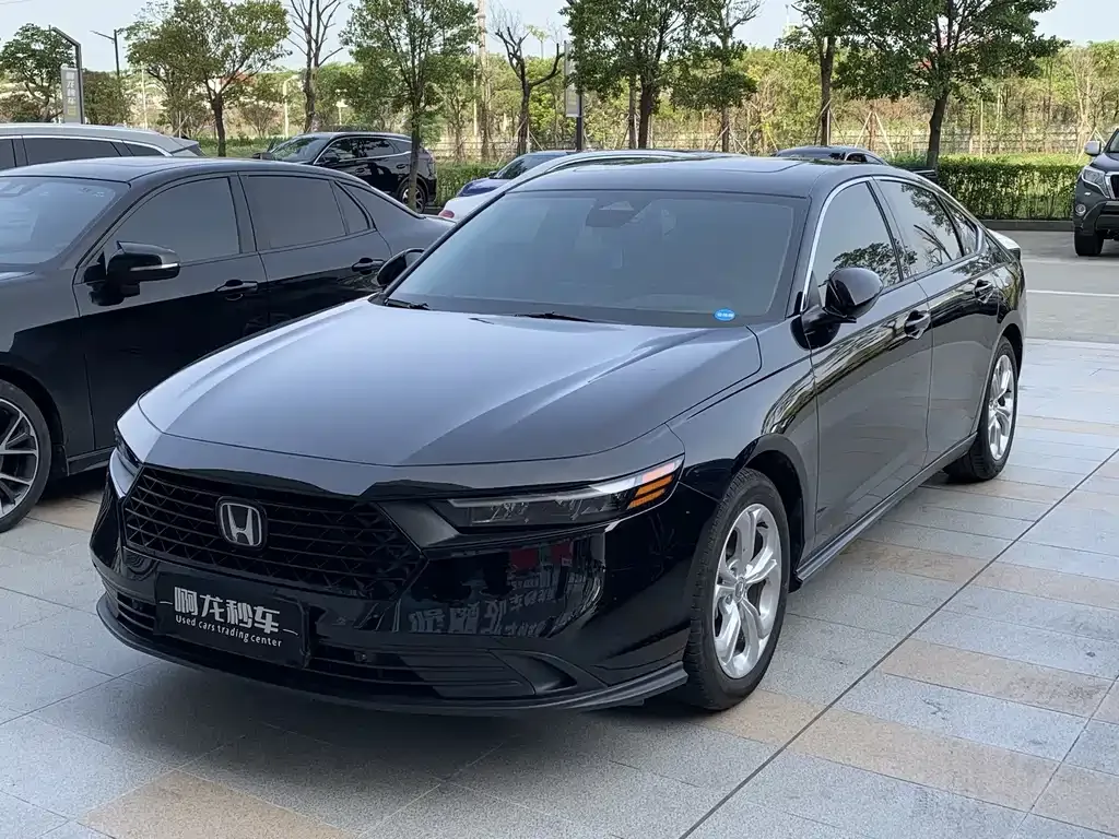 Honda Accord — фото 1