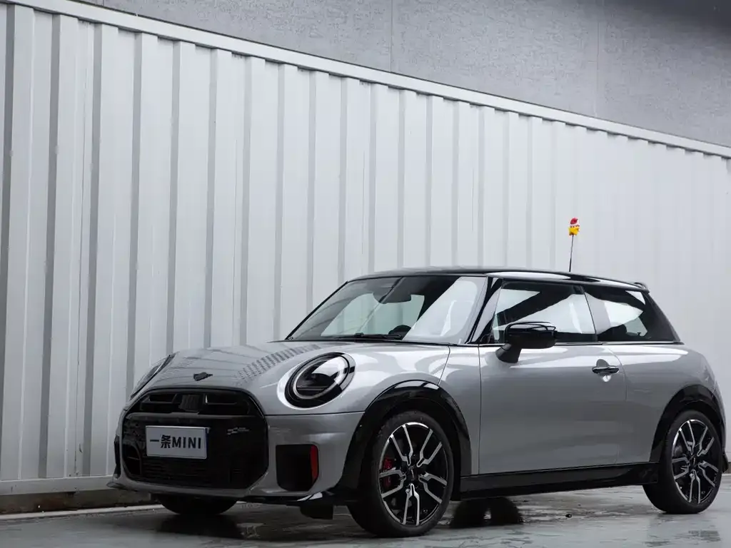MINI JCW (John Cooper Works) — фото 1