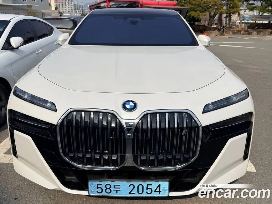 BMW i7 — фото 1