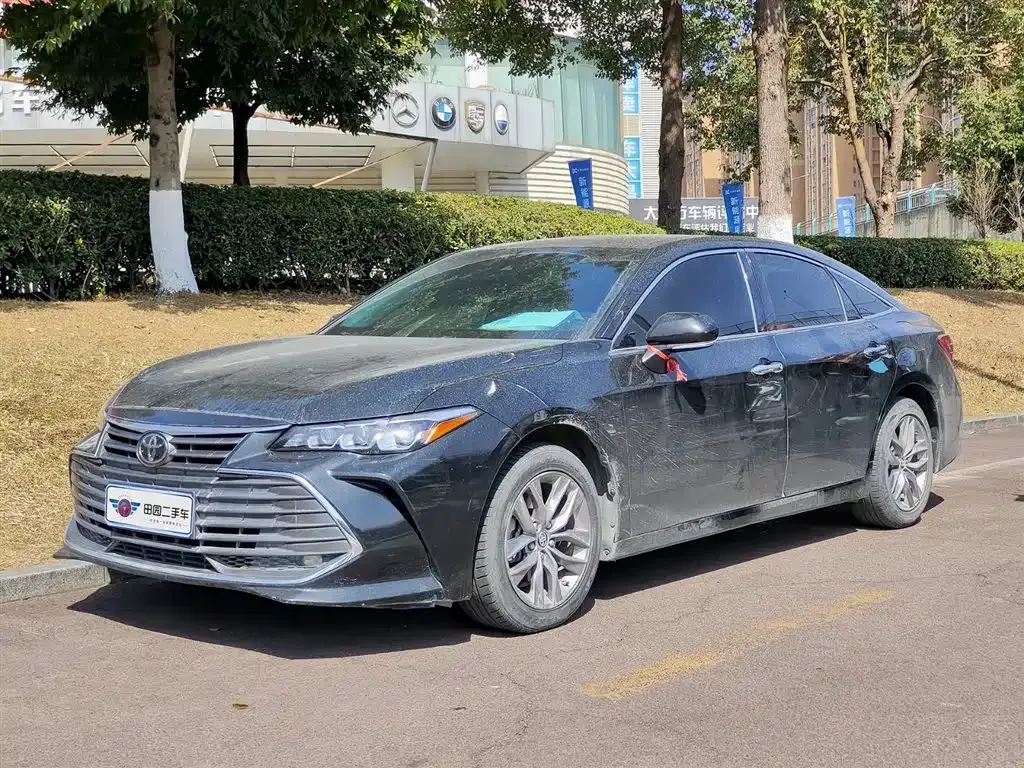 Toyota Avalon — фото 1