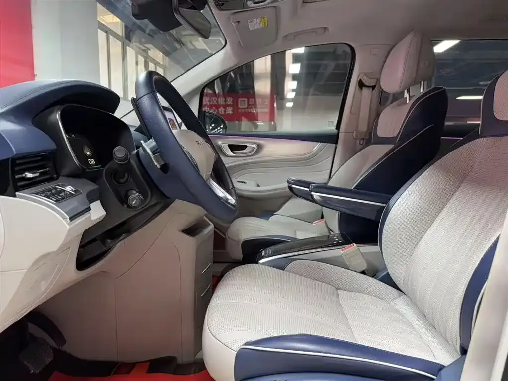 Roewe iMAX8 — фото 8