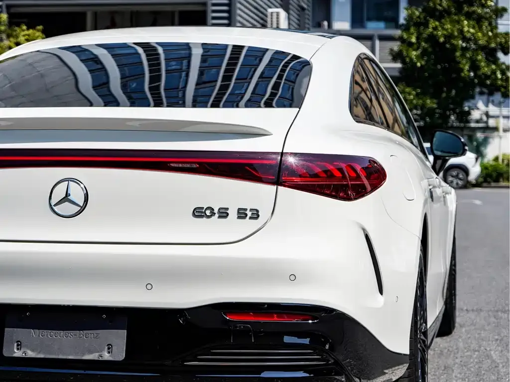 Mercedes-Benz EQS AMG — фото 9
