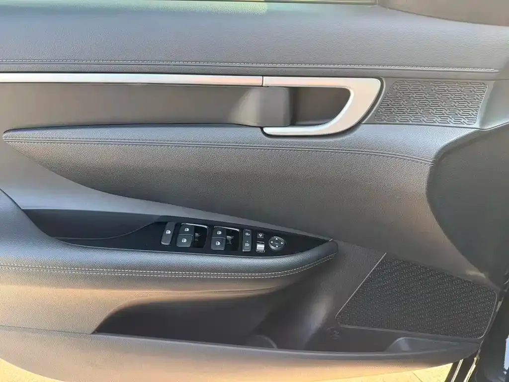 Hyundai Mistra — фото 8