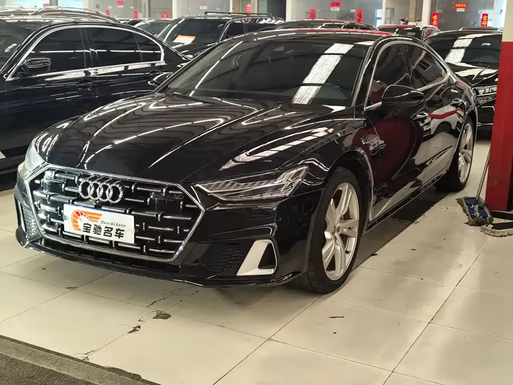Audi A7L — фото 1