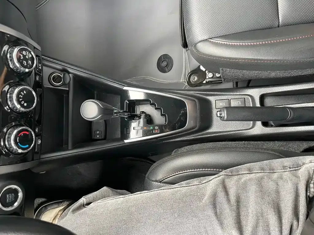 Toyota Yaris L — фото 6
