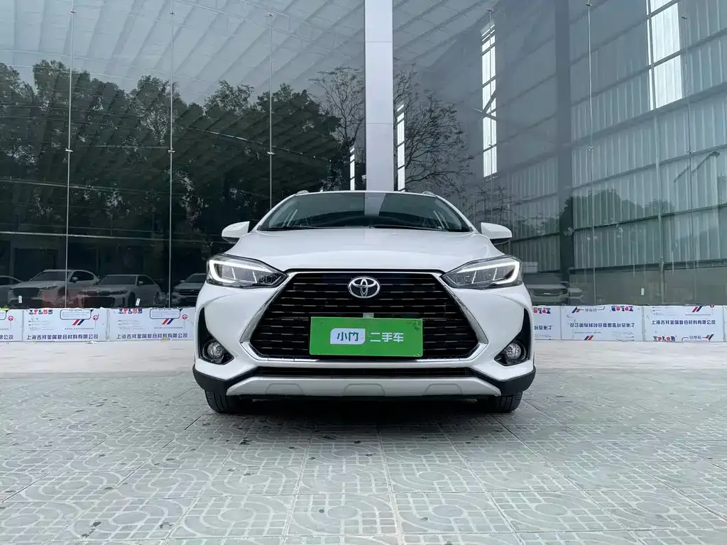 Toyota Yaris L — фото 3