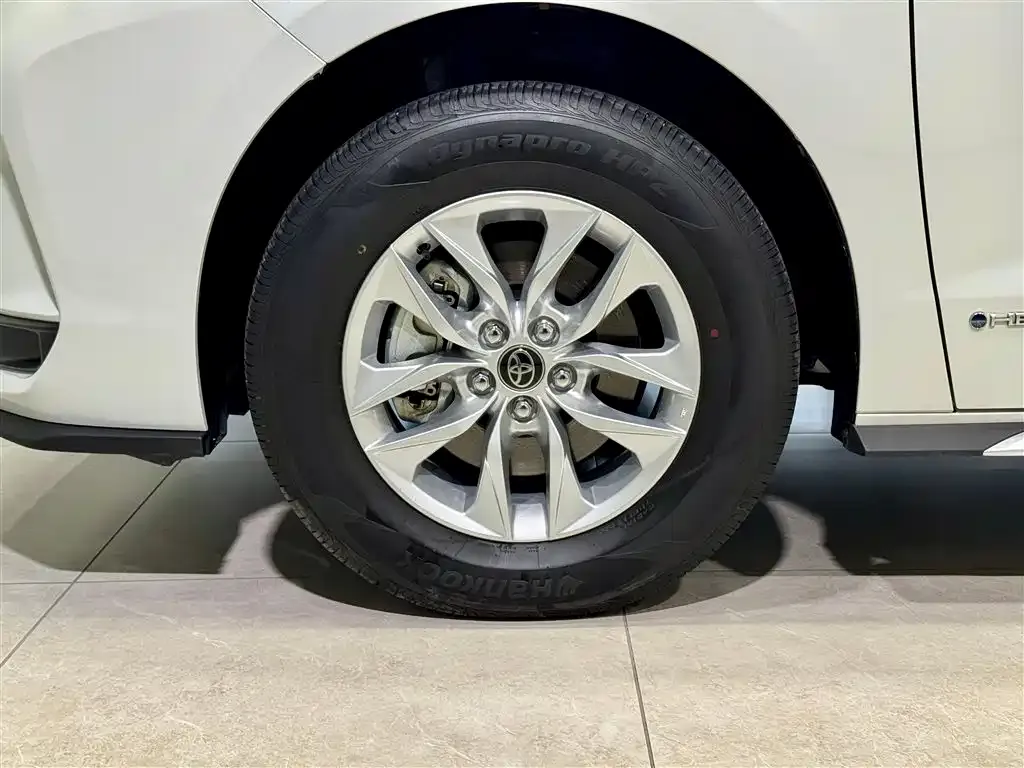 Toyota Granvia — фото 10