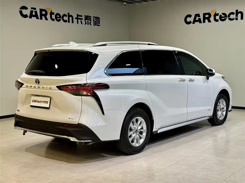 Toyota Granvia — фото 5
