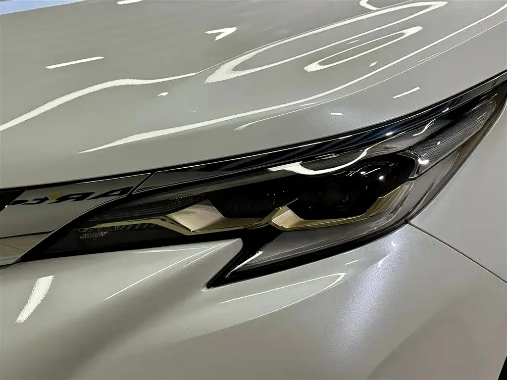 Toyota Granvia — фото 6