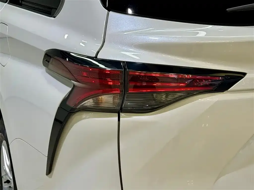 Toyota Granvia — фото 4