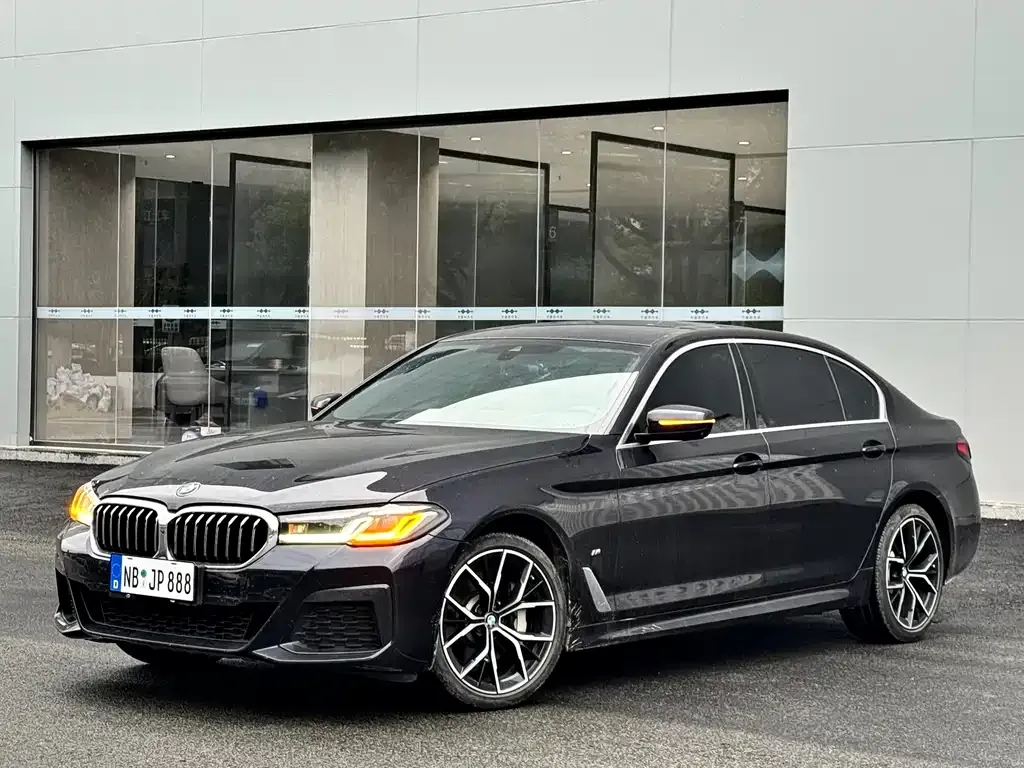 BMW 5 Series — фото 1