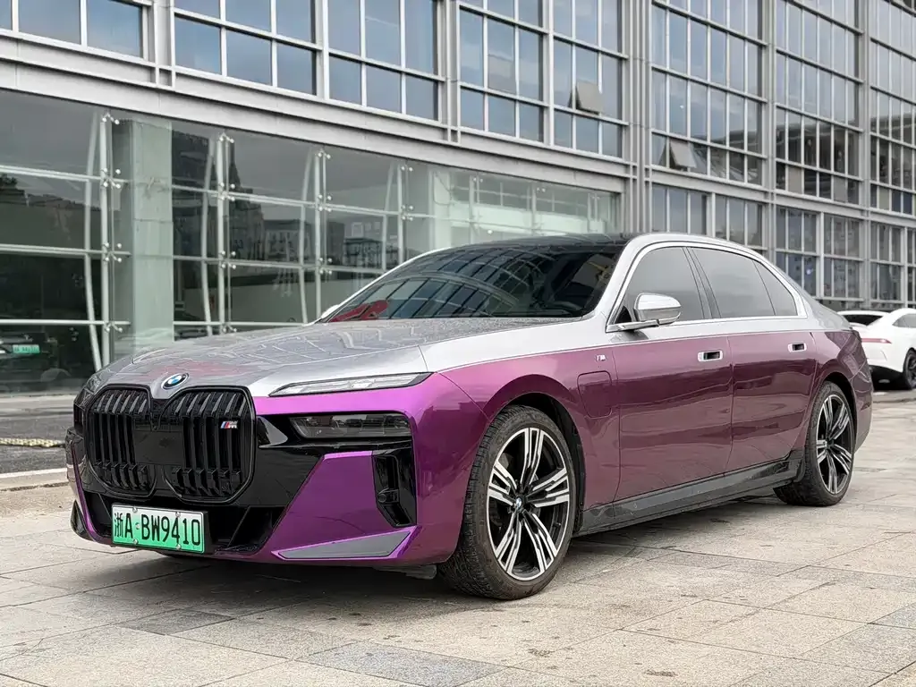 BMW i7 — фото 1