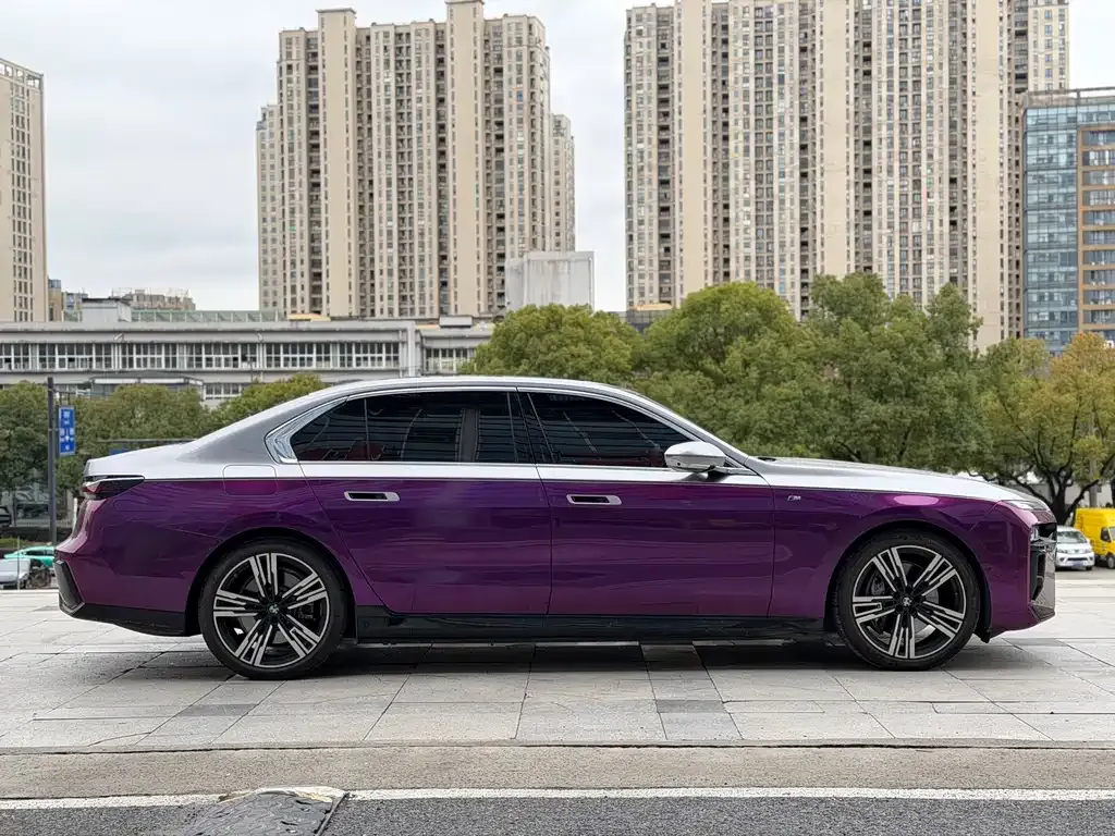 BMW i7 — фото 3