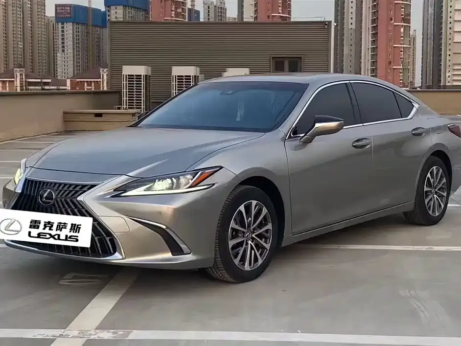 Lexus ES — фото 1
