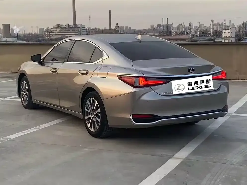 Lexus ES — фото 6