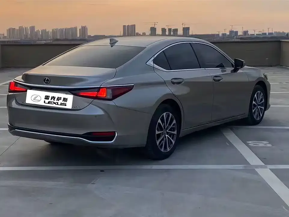 Lexus ES — фото 5
