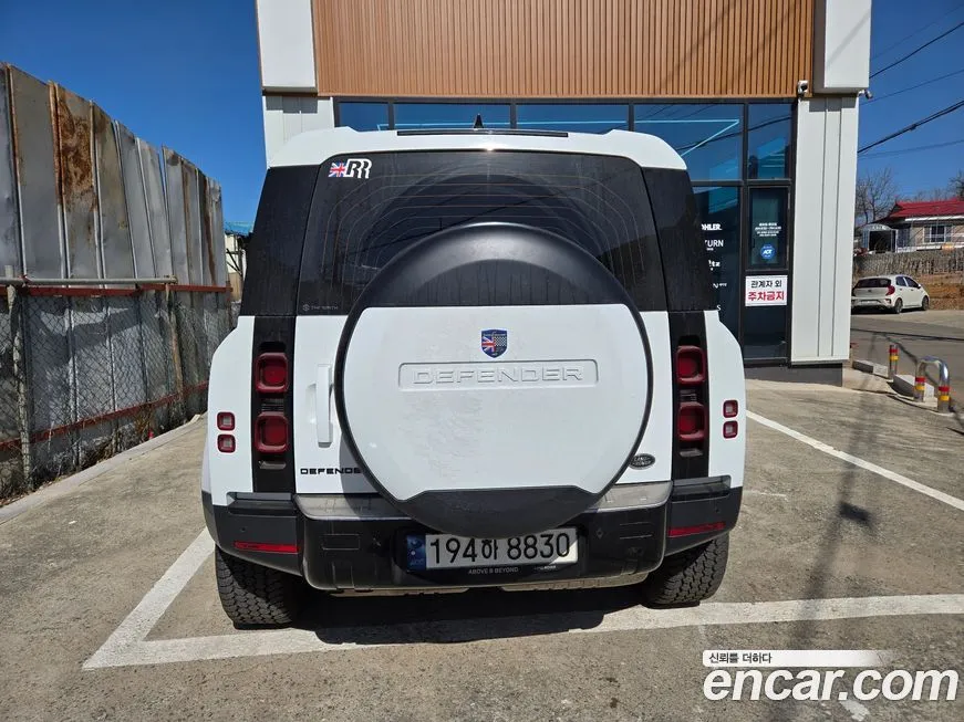 Land Rover Defender — фото 1
