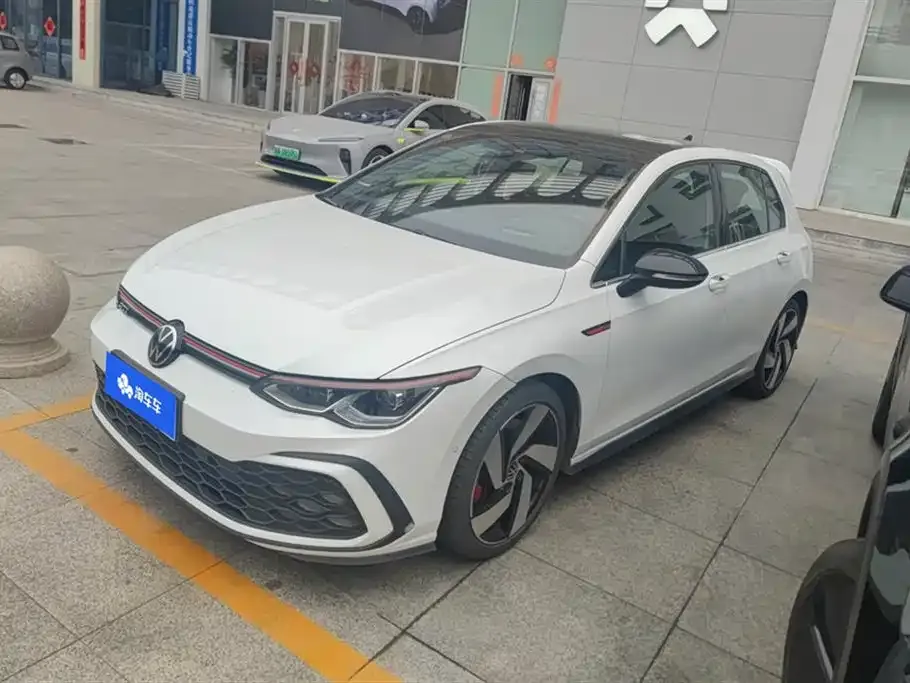 Volkswagen Golf GTI — фото 1