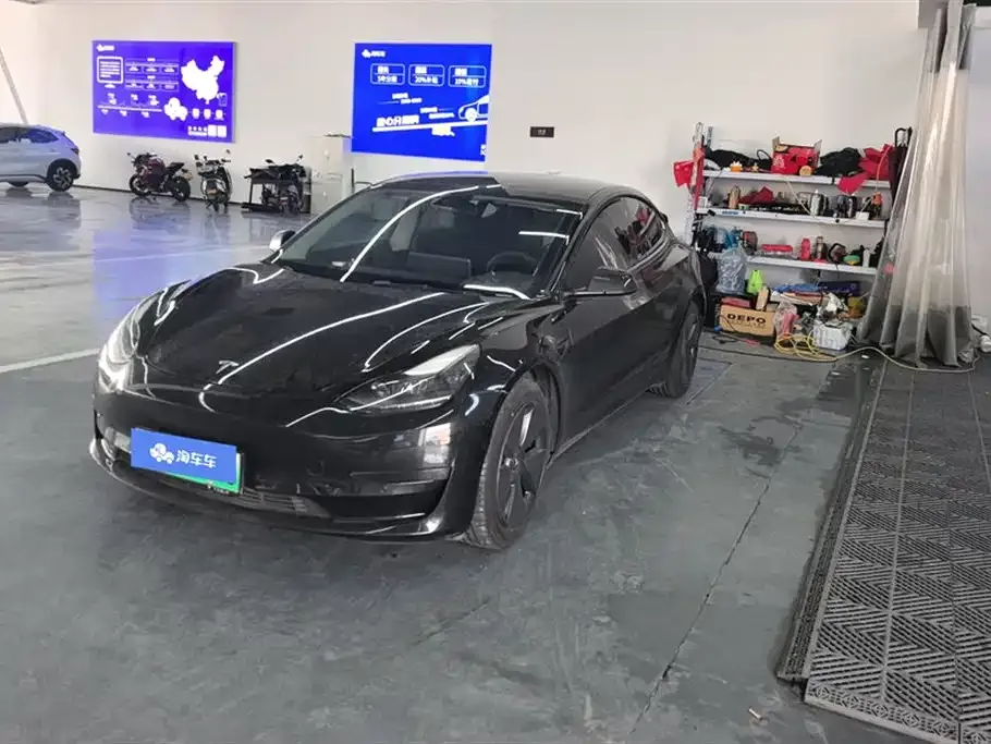 Tesla Model 3 — фото 1