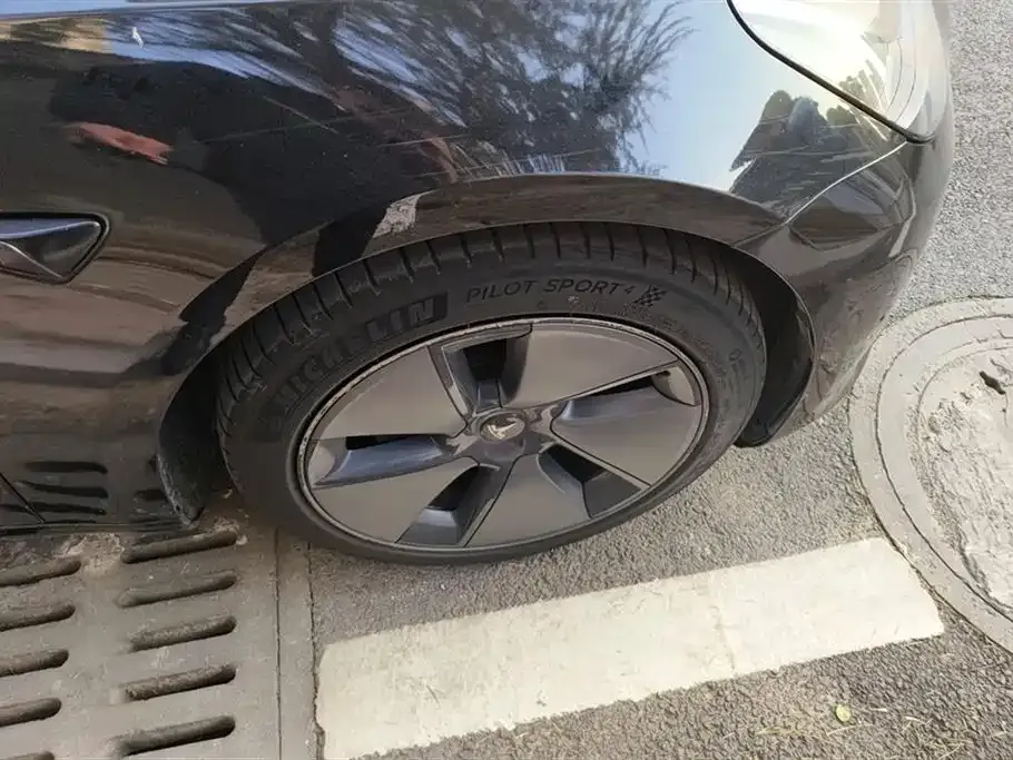 Tesla Model 3 — фото 4