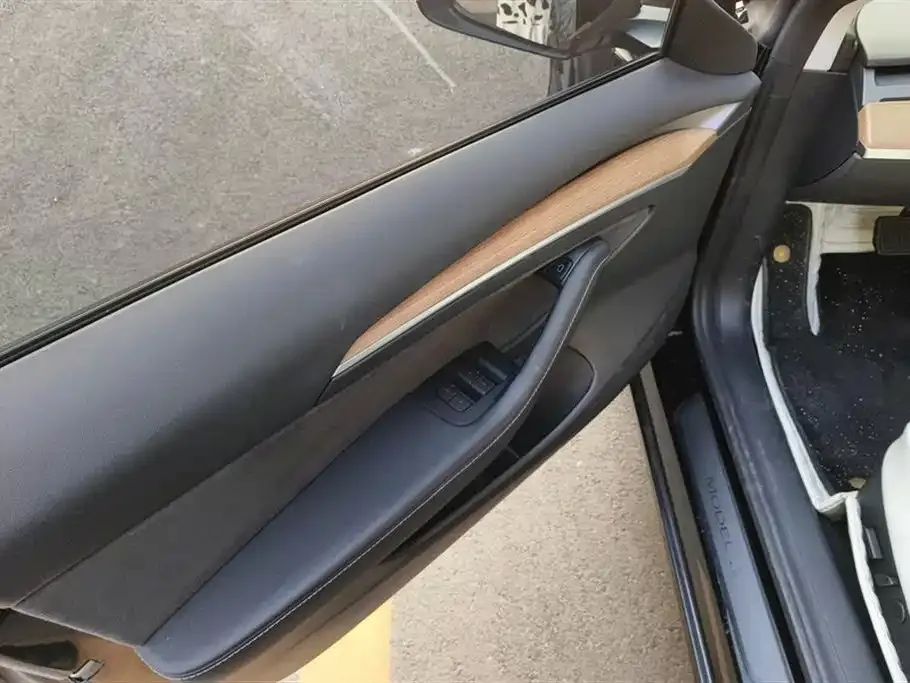 Tesla Model 3 — фото 3