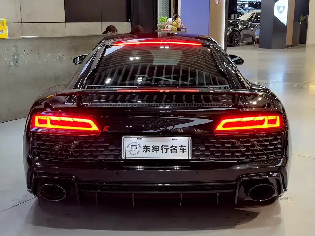 Audi R8 — фото 8