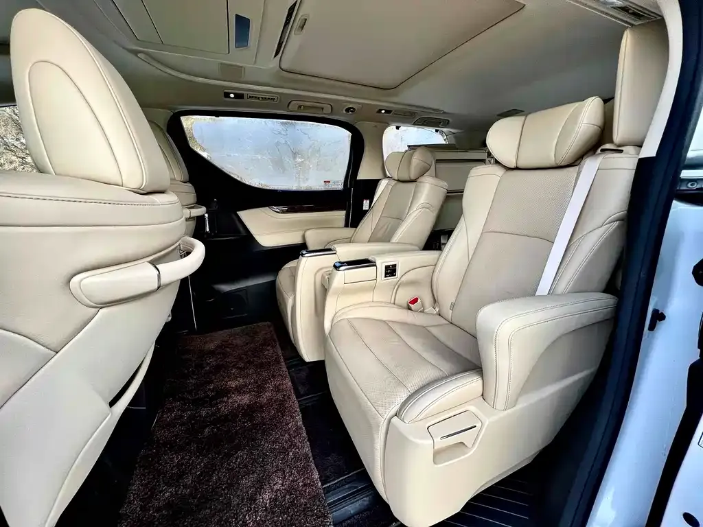 Toyota Alphard — фото 5
