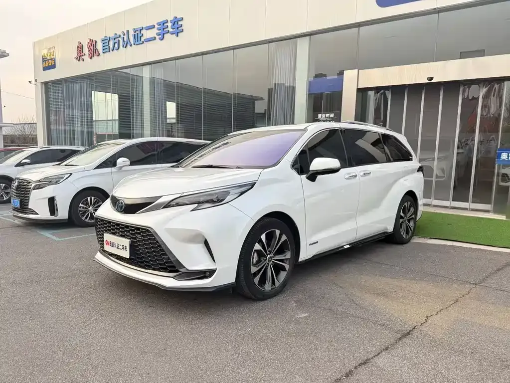 Toyota Granvia — фото 1