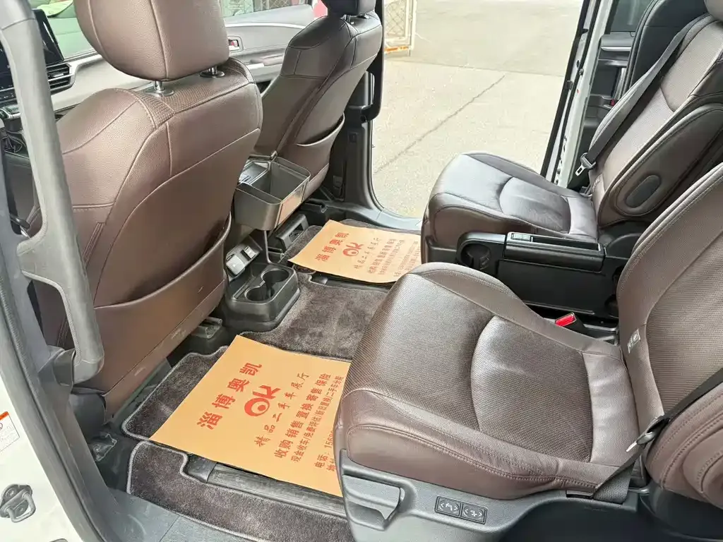 Toyota Granvia — фото 8
