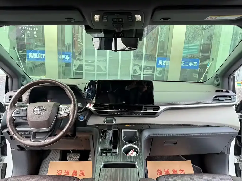 Toyota Granvia — фото 4