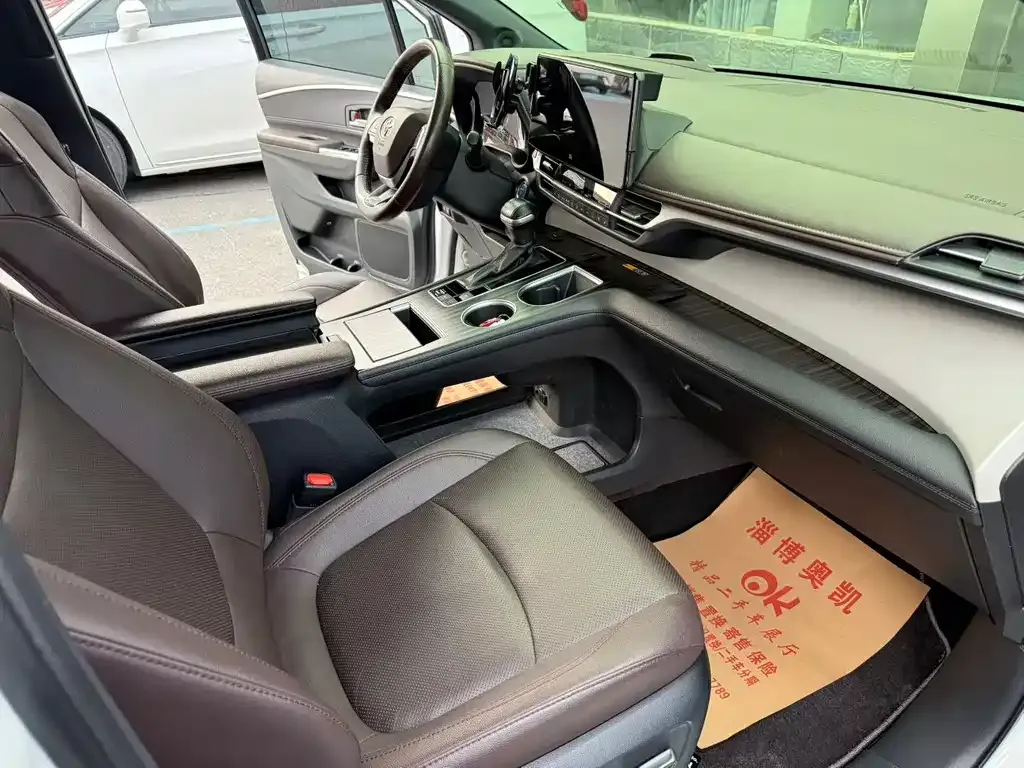 Toyota Granvia — фото 6