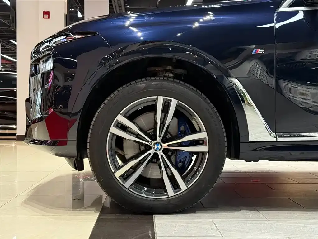 BMW X7 — фото 2