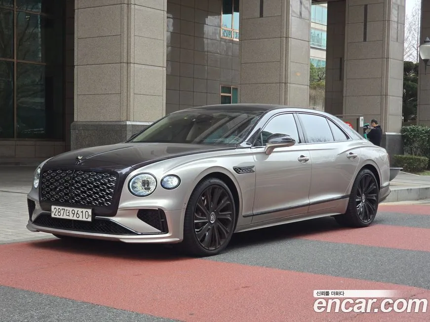 Bentley Flying Spur — фото 1
