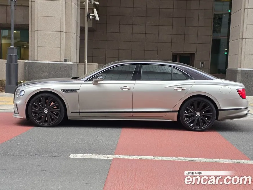 Bentley Flying Spur — фото 6