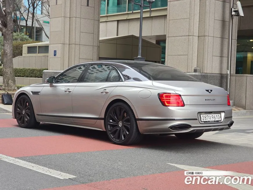 Bentley Flying Spur — фото 8