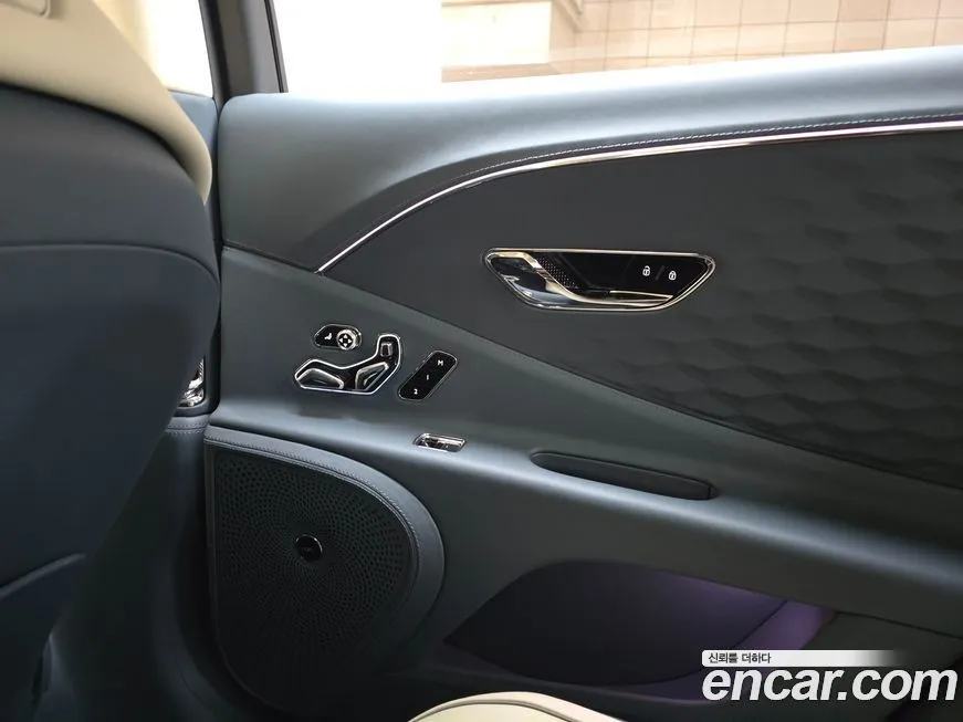 Bentley Flying Spur — фото 4