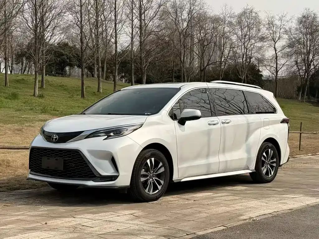 Toyota Granvia — фото 1