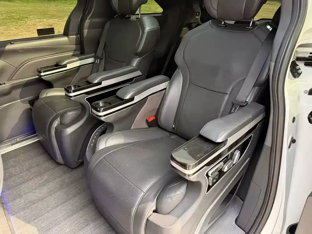 Toyota Granvia — фото 9