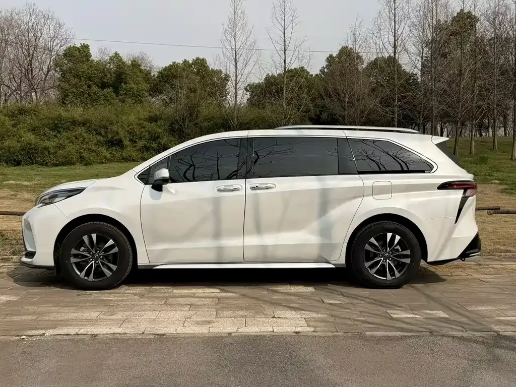 Toyota Granvia — фото 6